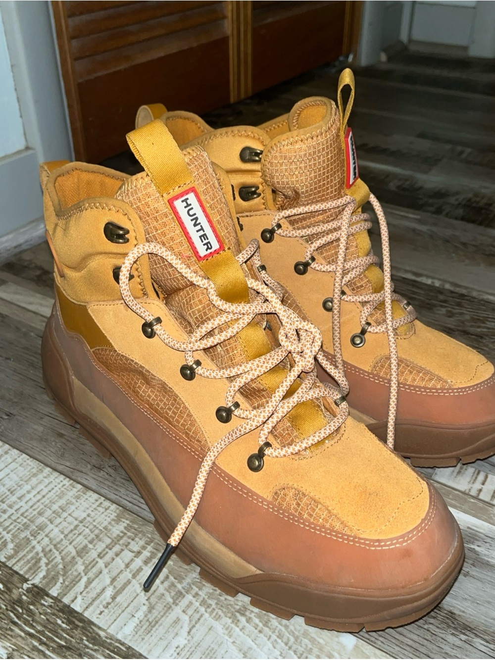 Hunter Men’s Tan and Brown Waterproof Lace-Up Boots Never Worn